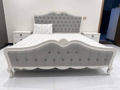 victorian king size bed brandnew without matress