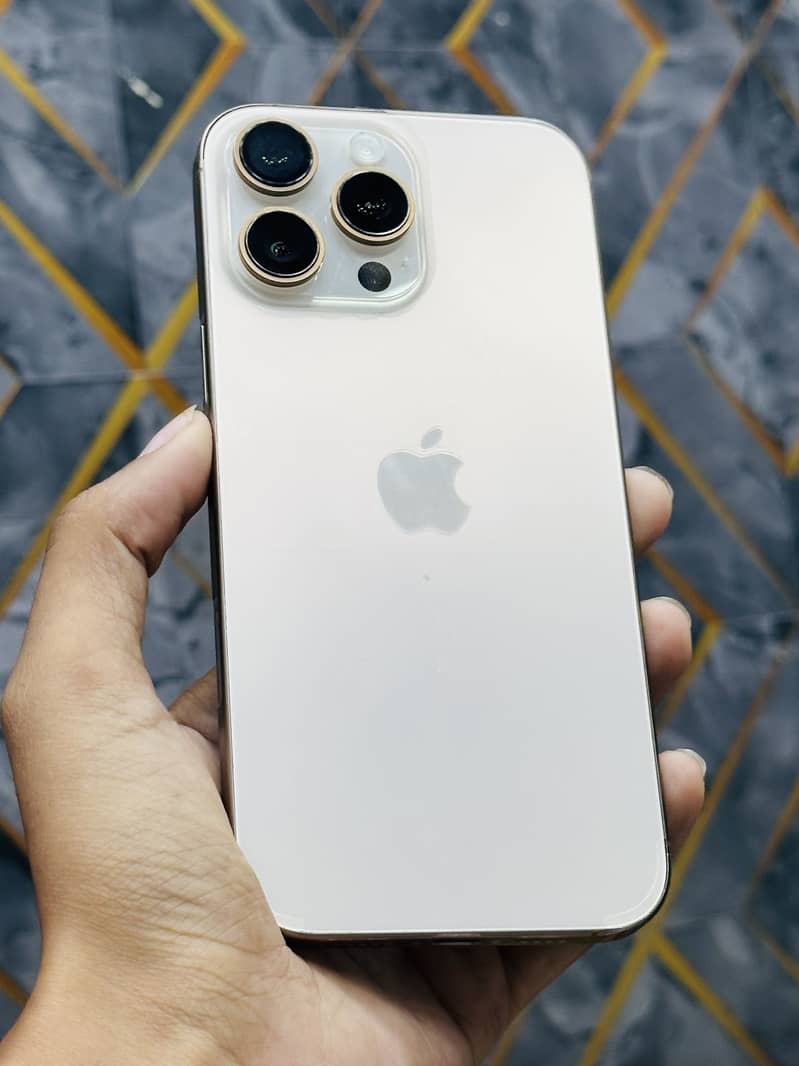 Apple iPhone 16 Pro Max 0