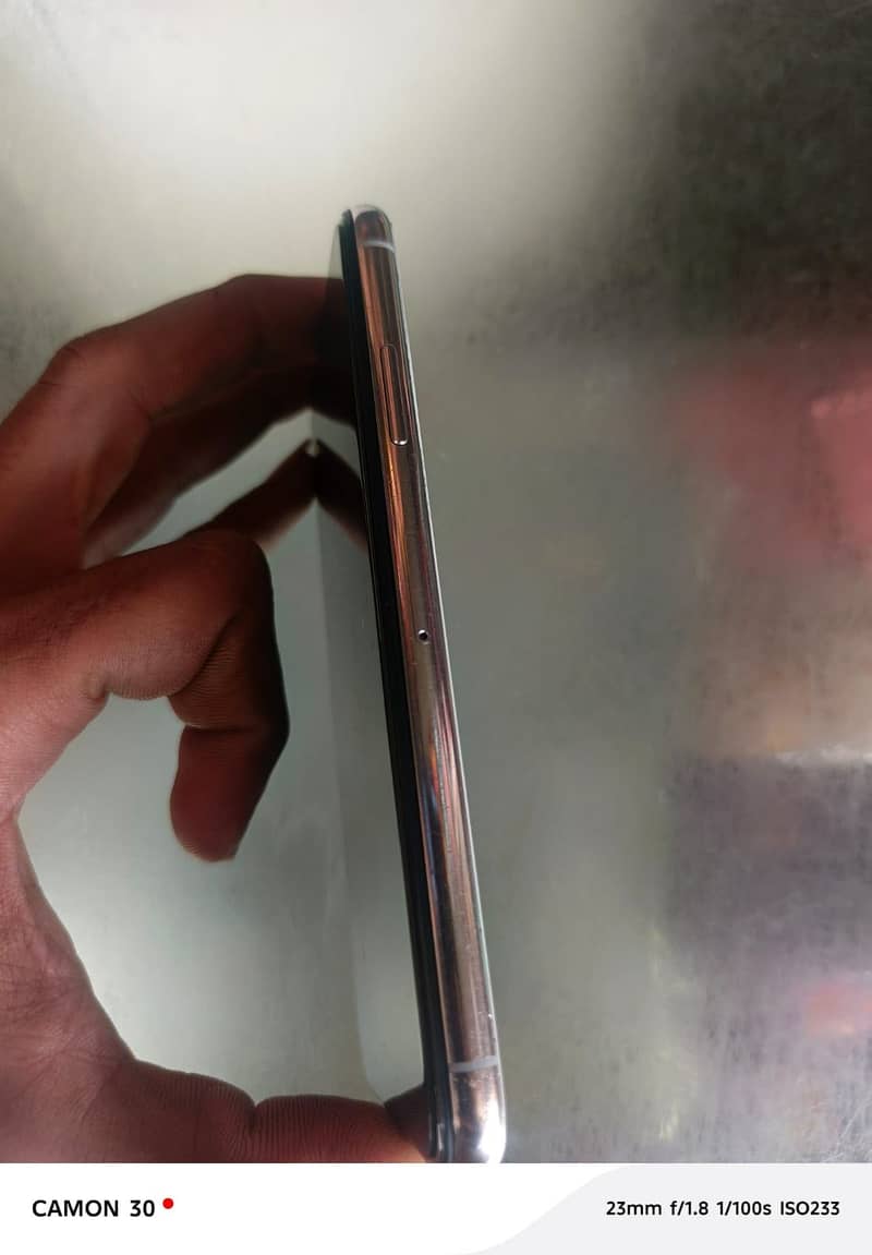 Apple iPhone X 3