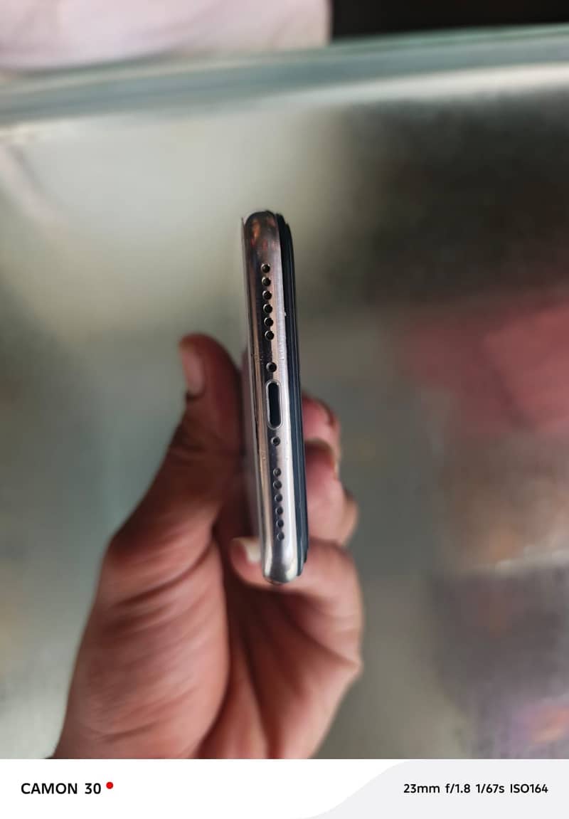 Apple iPhone X 4