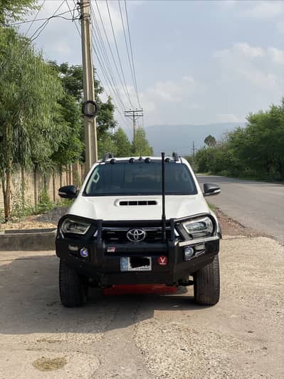 Toyota hilux revo v