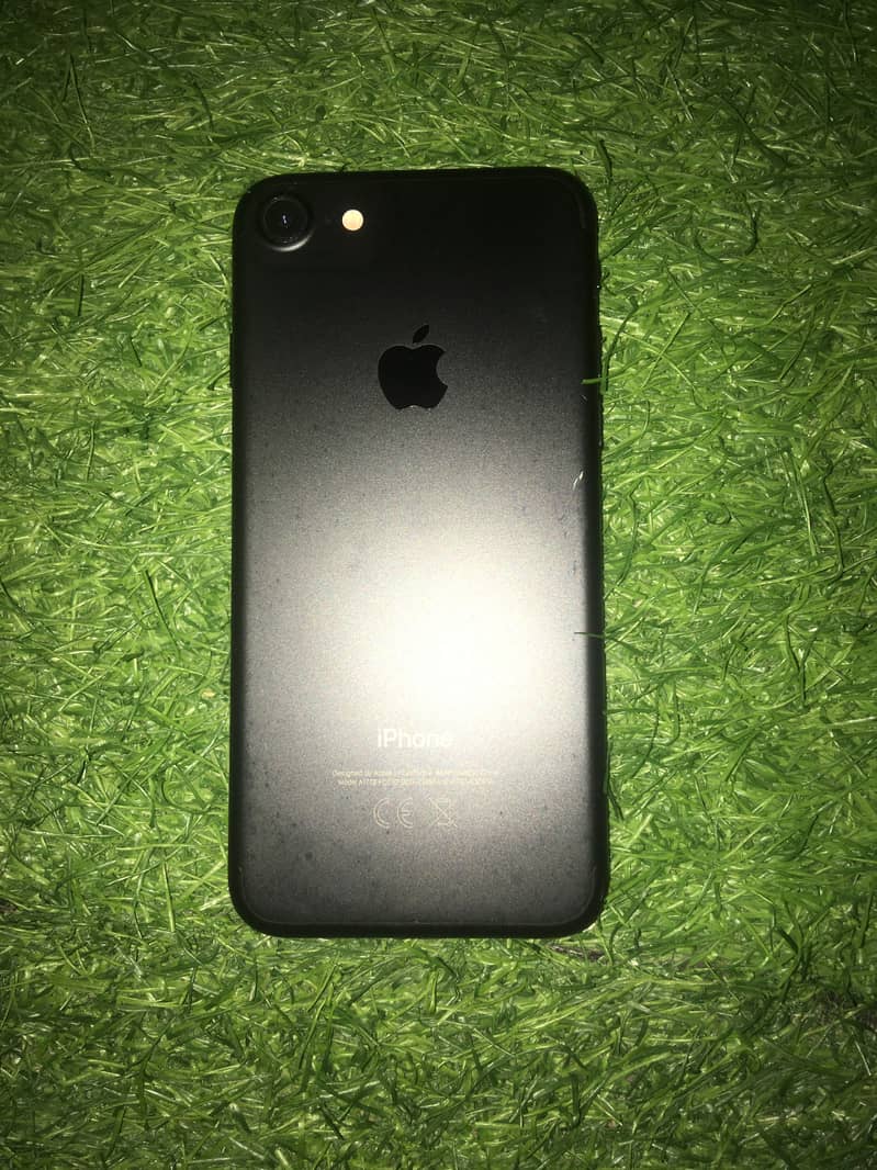 Apple iPhone 7 0