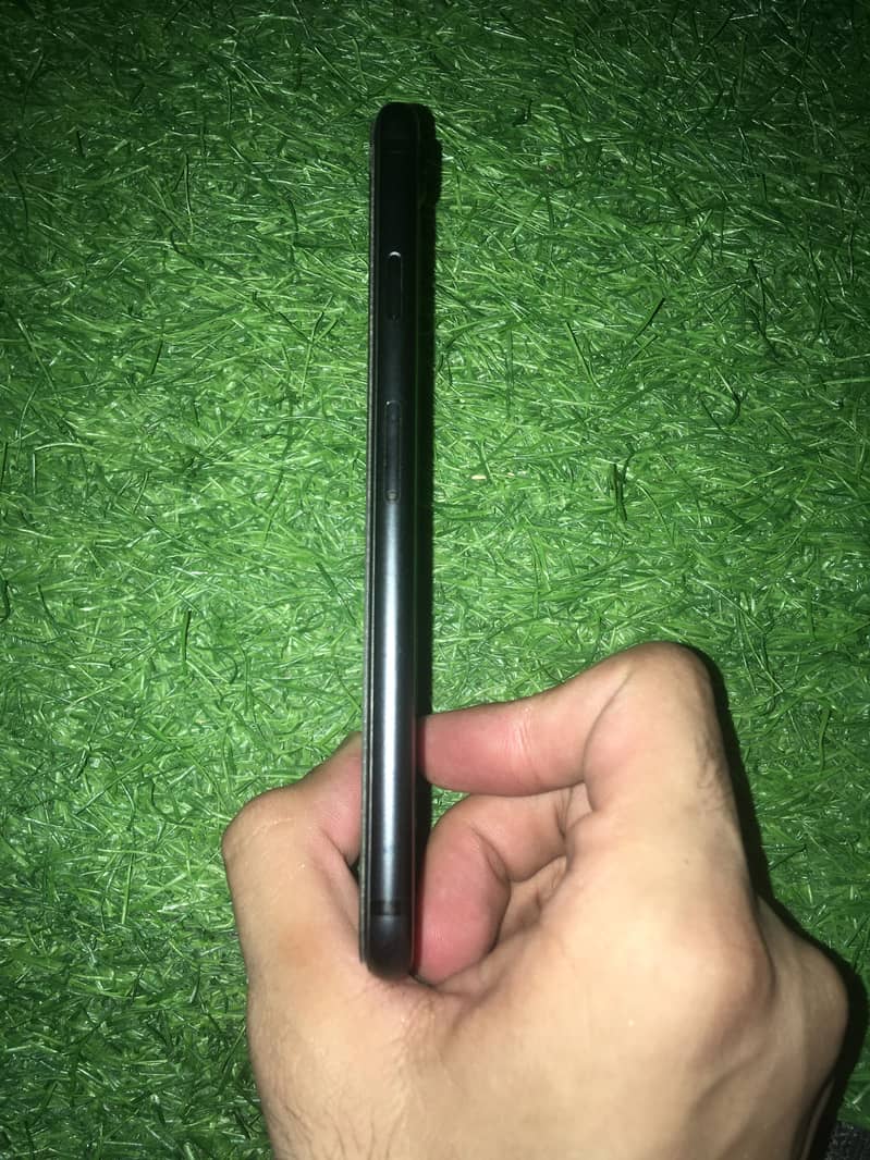 Apple iPhone 7 3