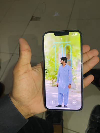 Apple iPhone 13
