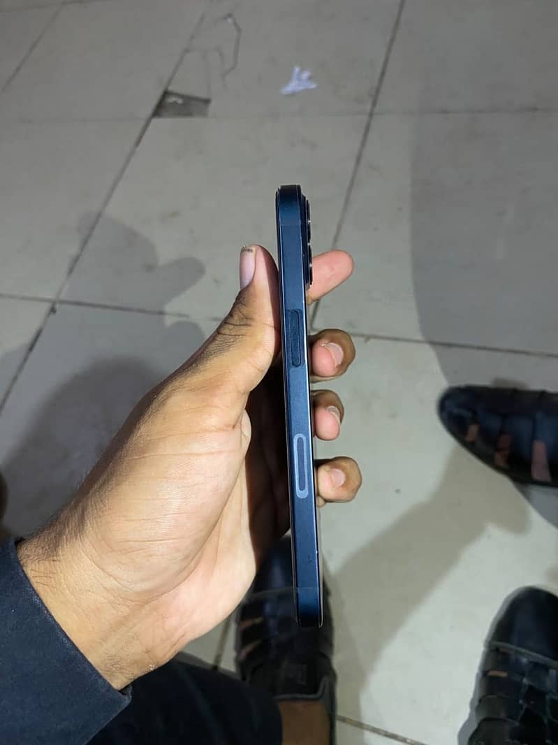 Apple iPhone 13 1