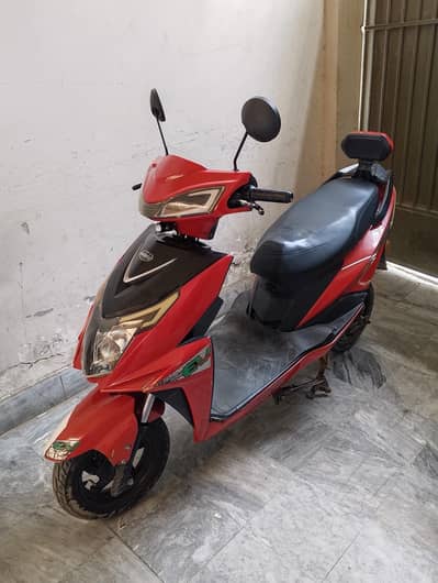 EV Scooty Future 22/23 Lush 03007352319