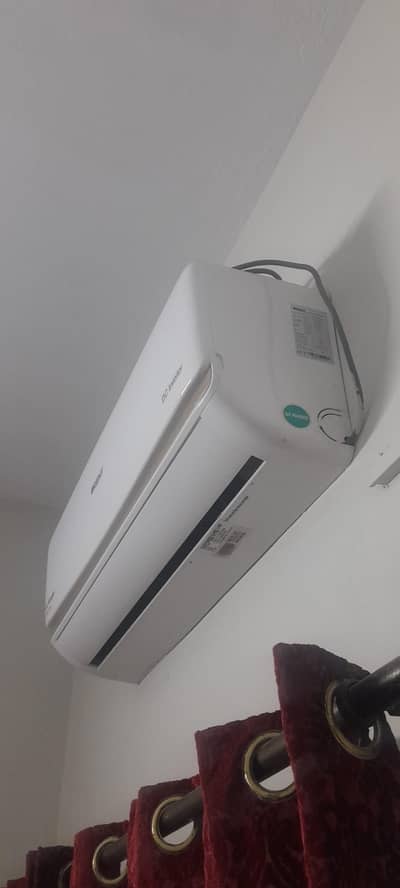 orient 1 ton almost new inverter ac