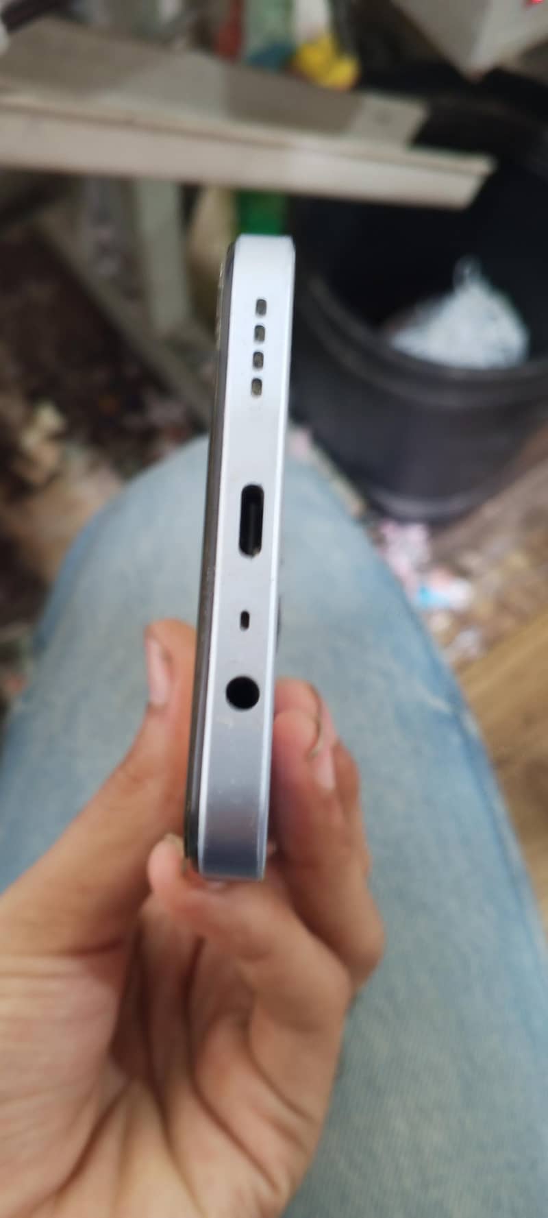 Realme Note 60 4