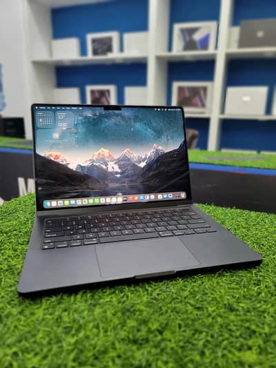 Macbook Pro M4 Pro 24/1TB 14 inch Space Black 57 cycles with charger