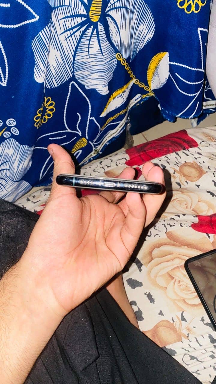 Iphone 11 pro max 2