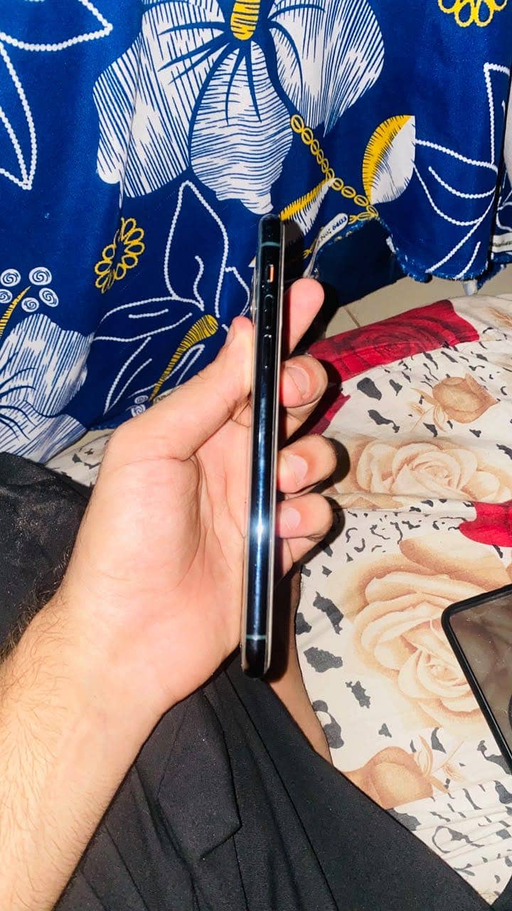 Iphone 11 pro max 4