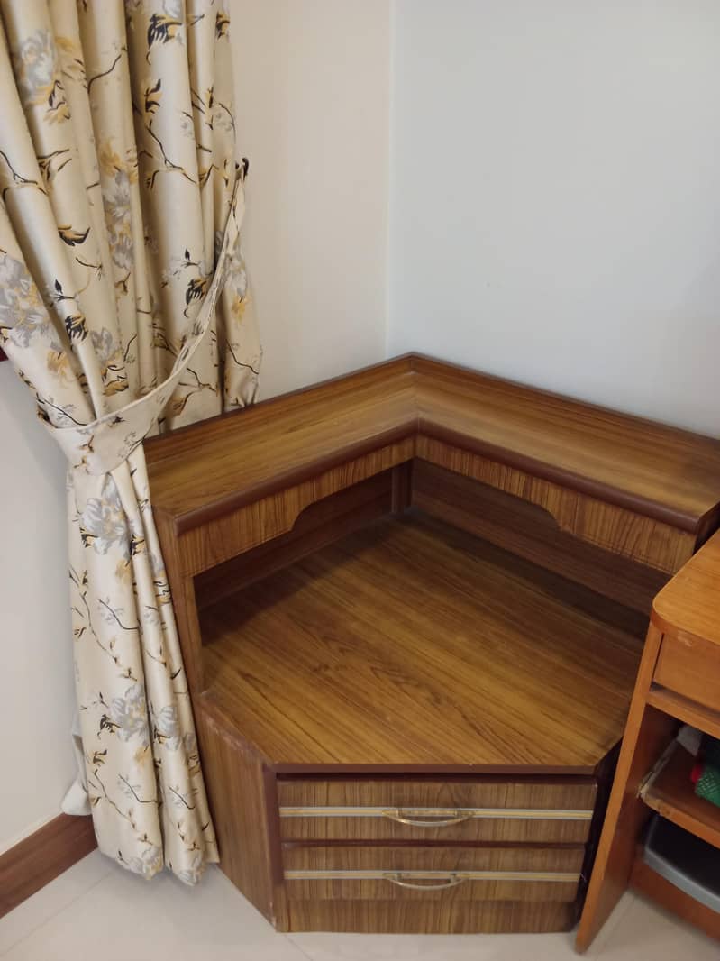 side table 0