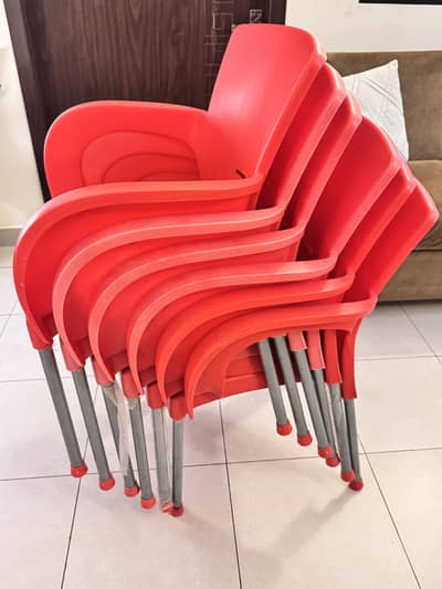 Plastic matte finish 6 handle Chairs with Table