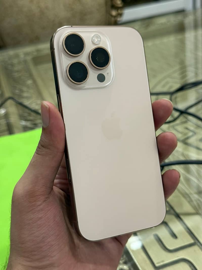 Apple iPhone 16 Pro 4