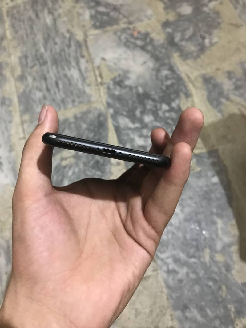 Apple iPhone 7 Plus 4