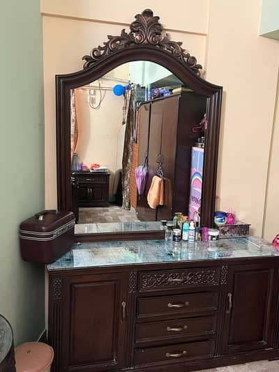 drassing table 2 side tables