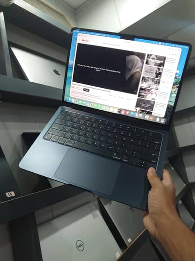MacBook Air M2 8GB RAM 256GB SSD – Midnight | Original & Powerful