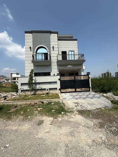B-17 5 Marla House For Rent
