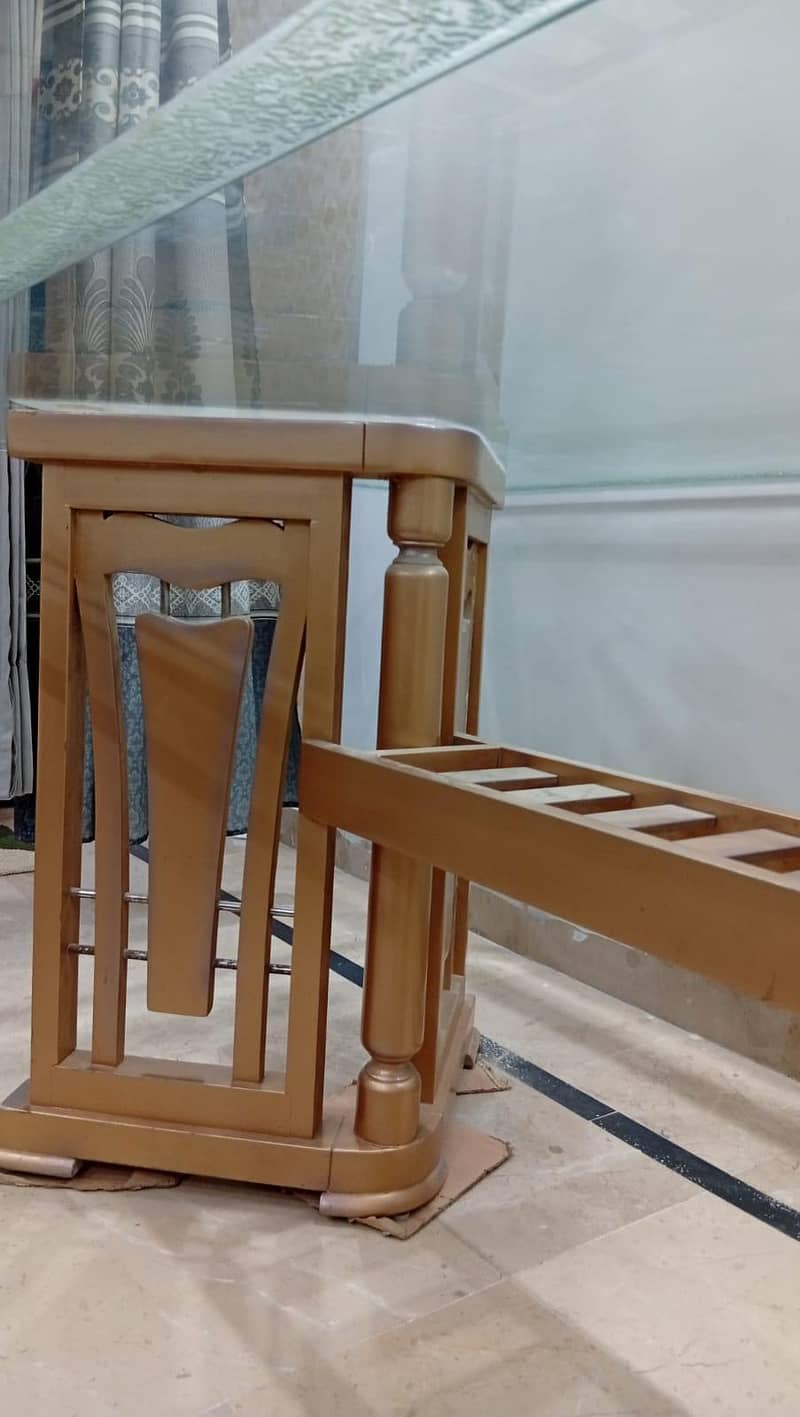 Dining table condition 10/10 5