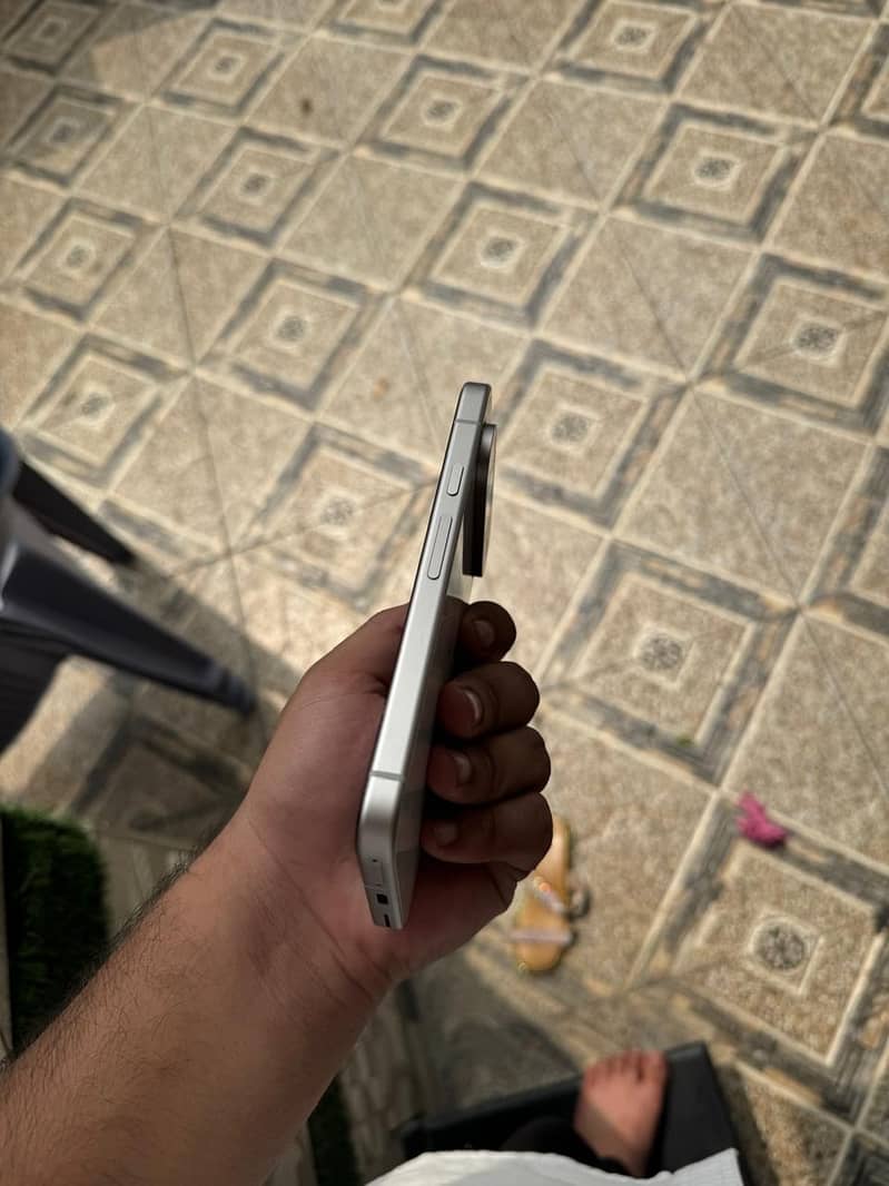 Google Pixel 9 4