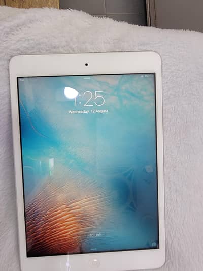 i pad mani All ok 16gb 10 by 9 condition. . .