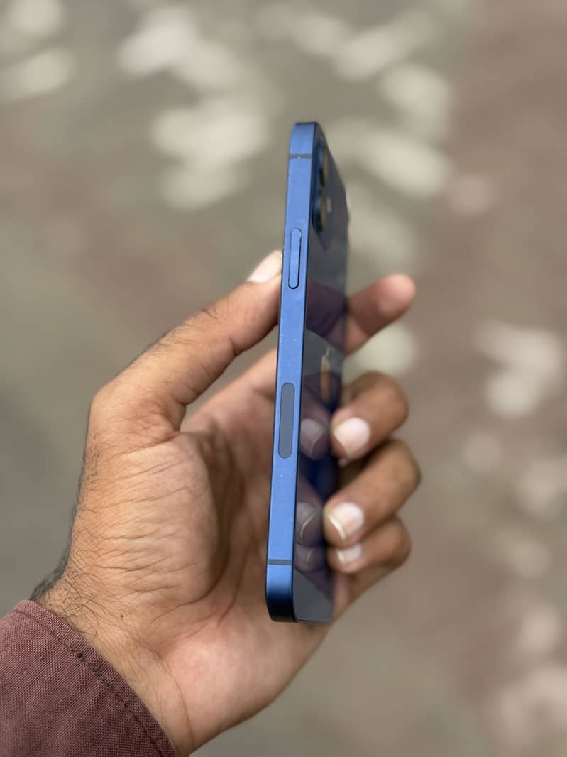Apple iPhone 12 7