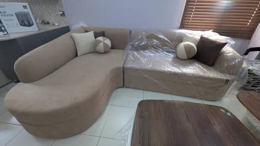 Modern L-Shape Sofa 5-6 Seater Wide Seating (Brand New)