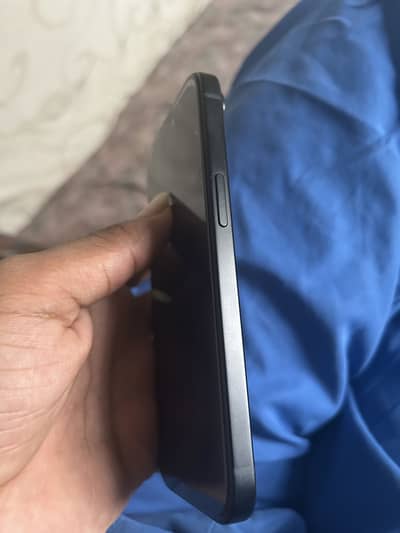 Apple iPhone 15 Factory 128 (94) health 250 cycle 10/9.5