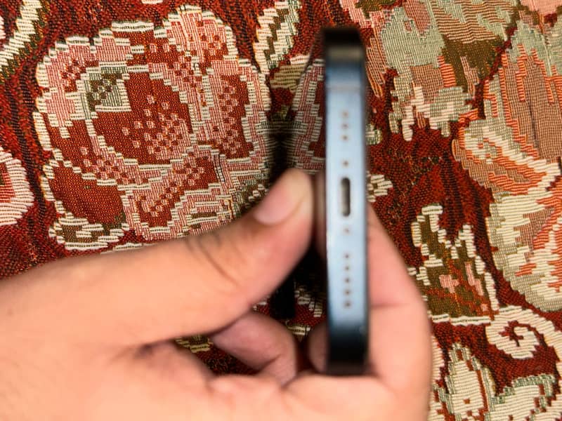 Apple iPhone 14 4