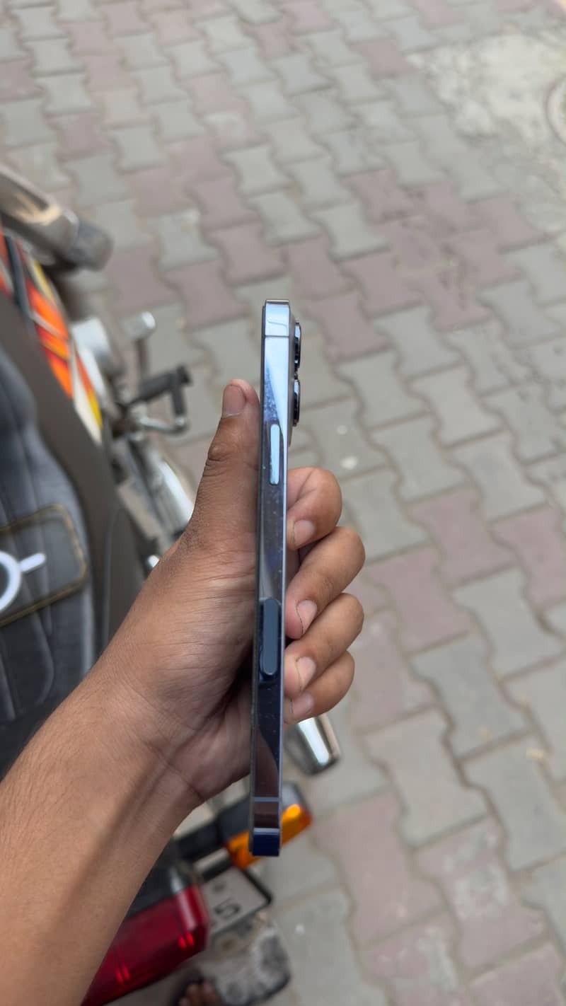 Apple iPhone 13 Pro Max 4