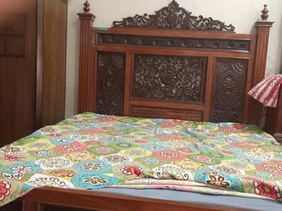 Chaneyoti double bed set for sale in v neat condition.