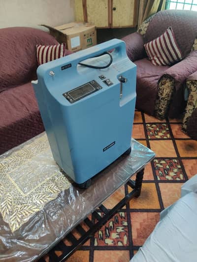 Oxygen concentrator 5 Ltr used 65k