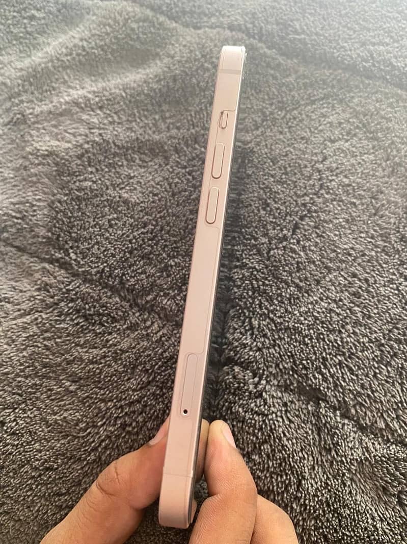 Apple iPhone 13 1