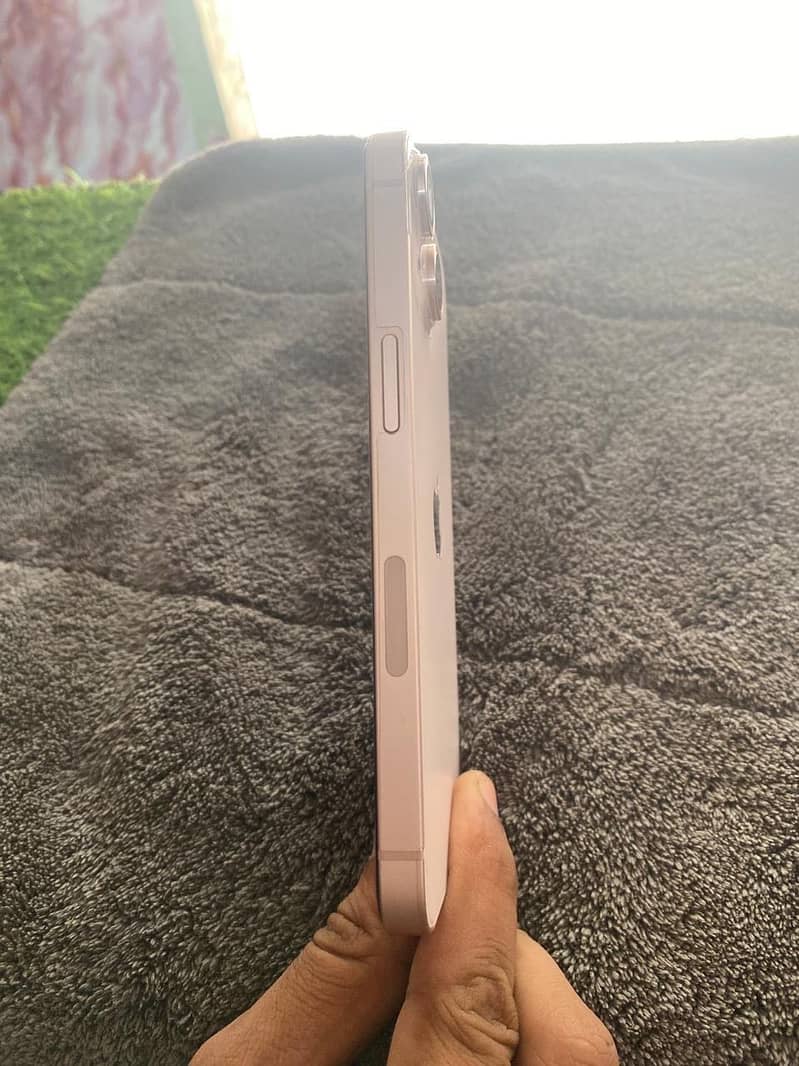 Apple iPhone 13 2