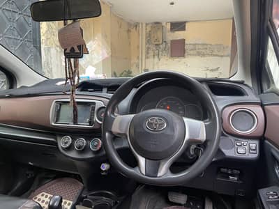 Toyota Vitz Jewela 1.0-CVT