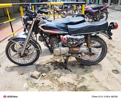 Honda cg125 2015A all ok koi b issues nai h need money so I am selling