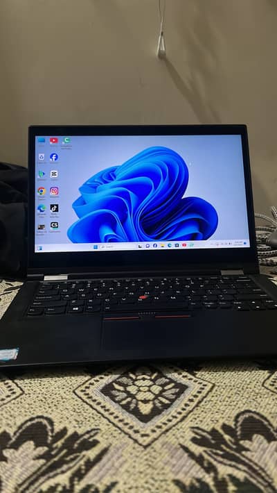 LENOVO X380 yoga ssd 256gb and 8gb ram touch and fingerprint foldable