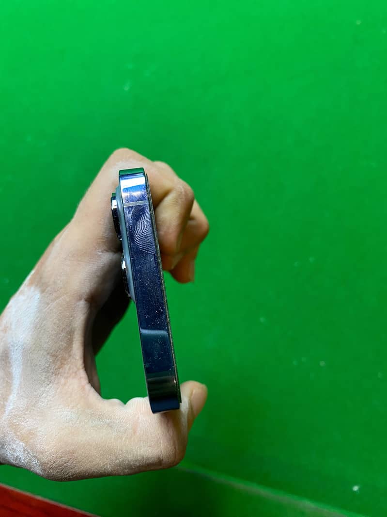 Apple iPhone 13 Pro 3