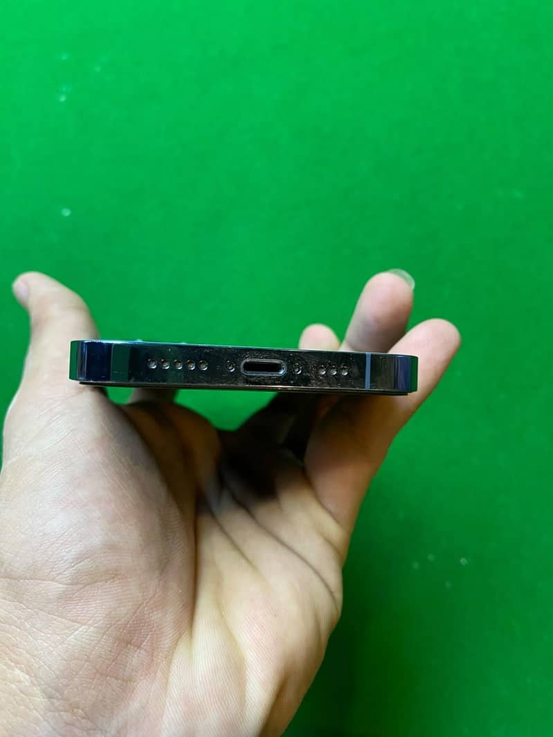 Apple iPhone 13 Pro 4