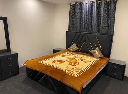 Faisal twon phase,1 fully furnished 9th floor 1300sq 2bed flat available for rent real piks