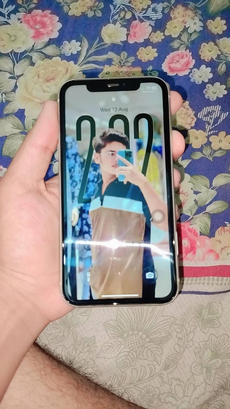 Apple iPhone 11 3
