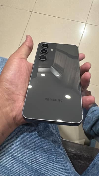 Samsung Mobile S24 fE