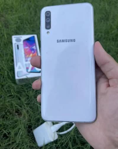 Samsung Mobile A70