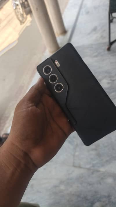 Tecno camon 40 pro full box 10by10. . . need cash no exchange