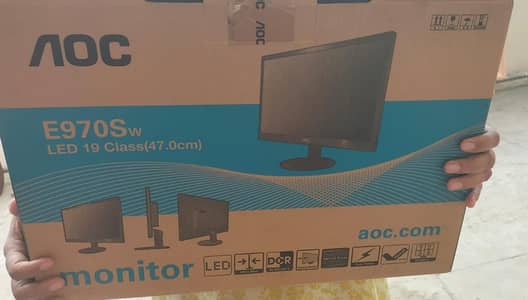 AOC E970SWN 18.5" LED Desktop Monitor (Slightly Used)