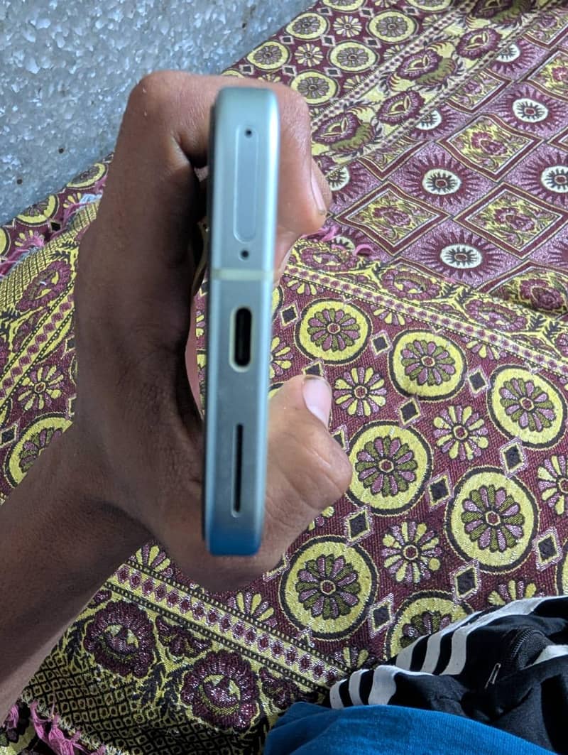 Google Pixel 9 4
