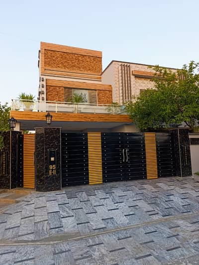 1 Kanal Separate Gate Independent Upper Portion For Rent Near College Road