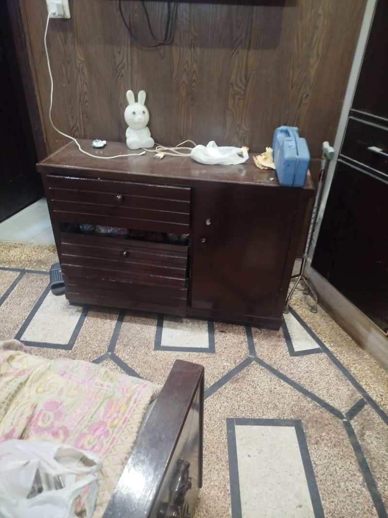 bed said table 0