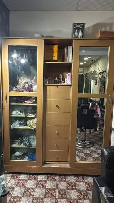 wardrobe saloon palor