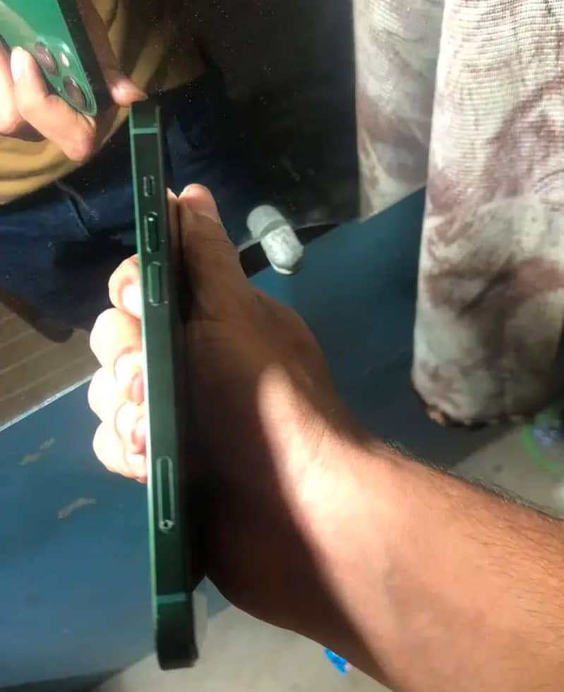 Apple iPhone 13 3
